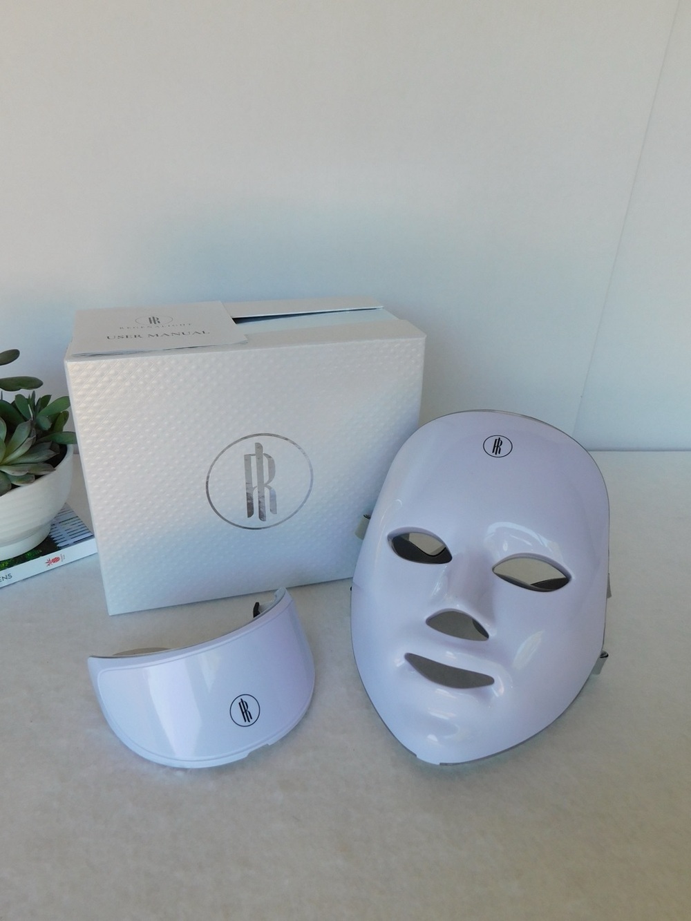 RegenaLight Wireless LED Light Mask with Neck Mask - EUC
